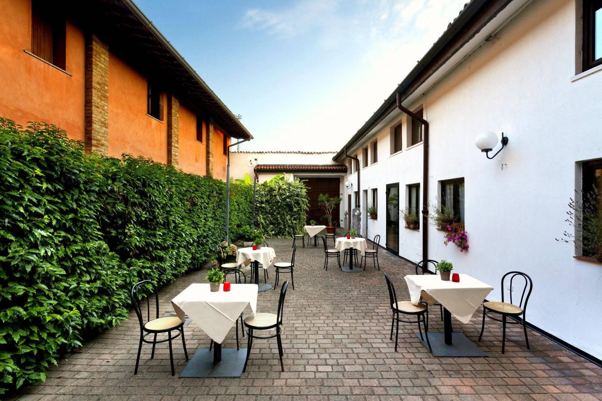Excel Hotel Naviglio - Ca'Bianca Мілан Екстер'єр фото