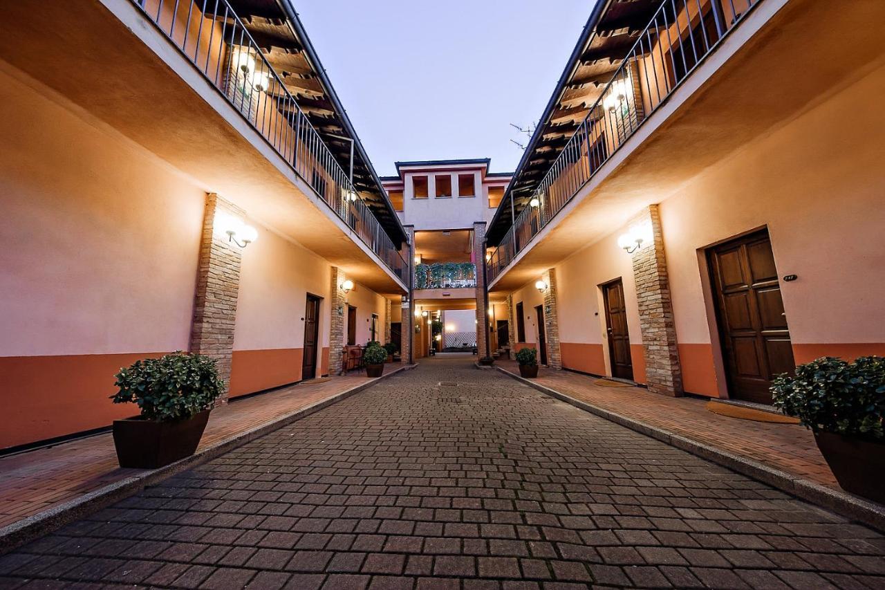 Excel Hotel Naviglio - Ca'Bianca Мілан Екстер'єр фото