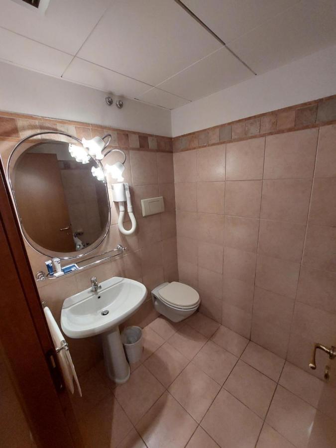 Excel Hotel Naviglio - Ca'Bianca Мілан Екстер'єр фото